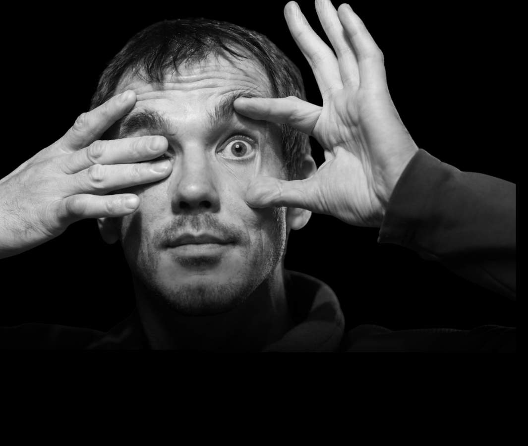 伊凡（IVAN SARANCHA）是路透社戰地記者，曾報導廣場革命、克里米亞被併吞、伊洛瓦伊斯克事件以及俄羅斯全面入侵。 2024年8月，他在克拉馬托爾斯克一間飯店遭飛彈擊中而受重傷，昏迷一個多月。該次攻擊造成其他媒體工作者喪生，且是一系列針對記者住所蓄意攻擊的一部分。自2022年全面入侵起，逾百名媒體工作者遇害，數十人受傷、遭受拘禁或失蹤，凸顯戰地記者面臨極端危險。