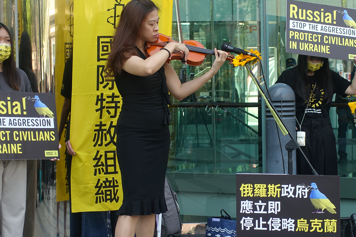 國家交響樂團小提琴家卓曉青，演奏《深河》（Deep River）