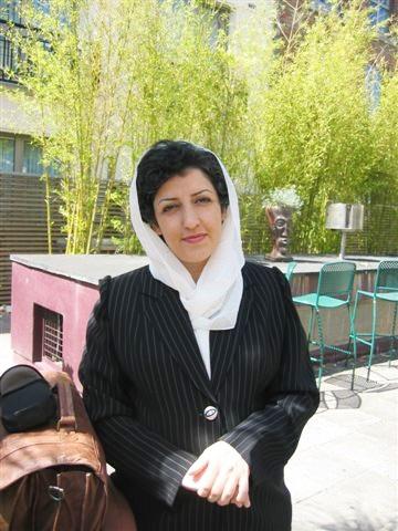 娜哲（Narges Mohammadi）在伊朗持續受到騷擾與恐嚇。如今她已入獄22年——只因為她呼籲廢除死刑，並為他人的權利奮鬥。