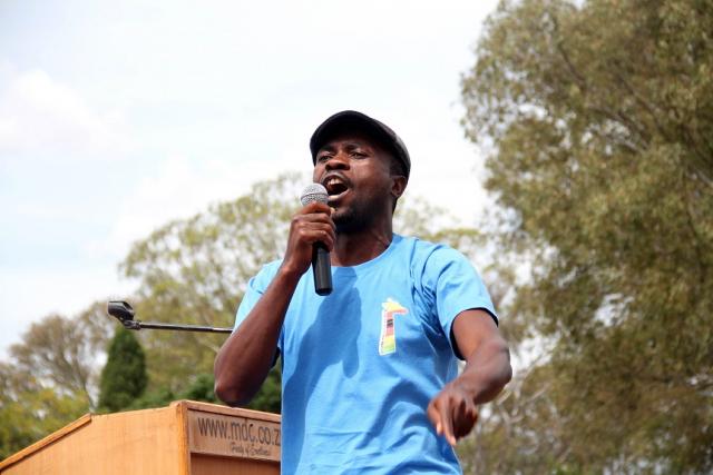 伊塔（Itai Dzamara）是一名辛巴威記者與支持民主行動者，他在呼籲政府採取行動處理該國不斷惡化的經濟情況後，於2015年3月遭到綁架，目前命運與下落仍然未卜。