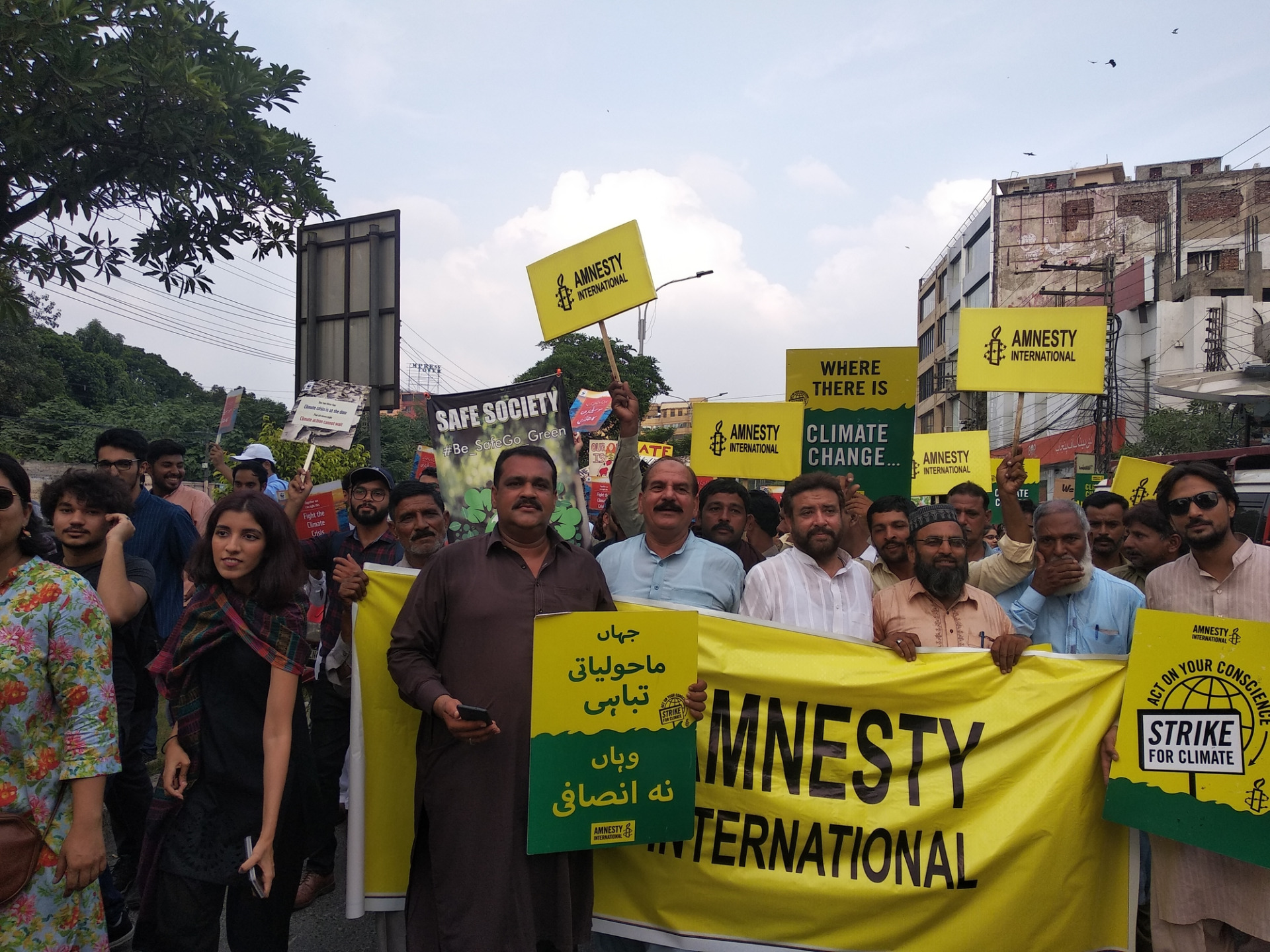 2019年，國際特赦組織成員參與巴基斯坦的氣候變遷罷工抗議行動。 © ALHAN FAKHR FOR AMNESTY INTERNATIONAL