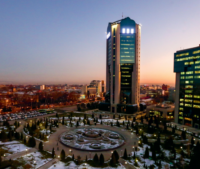 烏茲別克已經承諾要進行改革開放。烏茲別克首都塔什干，烏茲別克國家銀行大樓，攝於2016年12月3日。