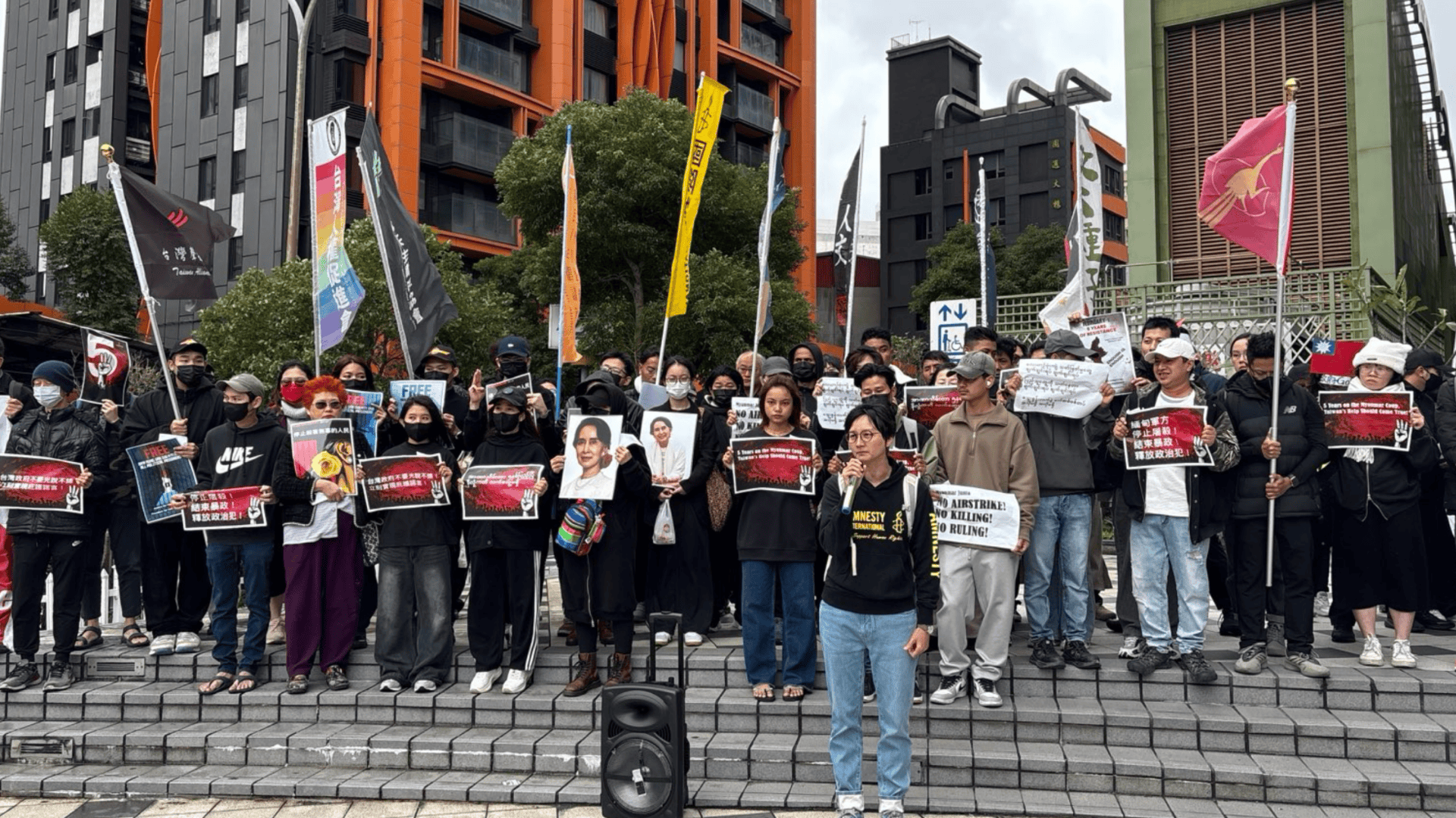 在緬甸軍方於 2021 年 2 月發動政變屆滿五週年之際，國際特赦組織台灣分會應在台緬甸社群邀請，出席記者會並指出緬甸軍政府五年來在政治、社會、法律與日常生活全面擴張鎮壓，造成前所未見的人權災難，國際社會——包括台灣亟需採取實質行動。 