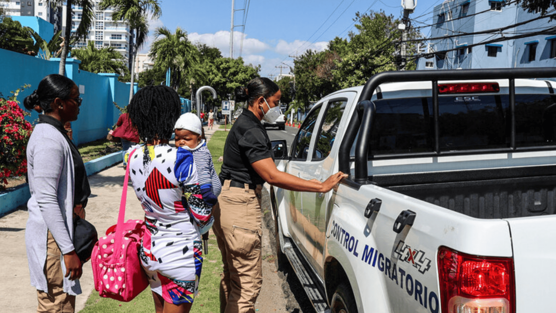 多明尼加政府正將數百名處於懷孕期與哺乳期的海地婦女，集體驅逐出境並遣返回海地。