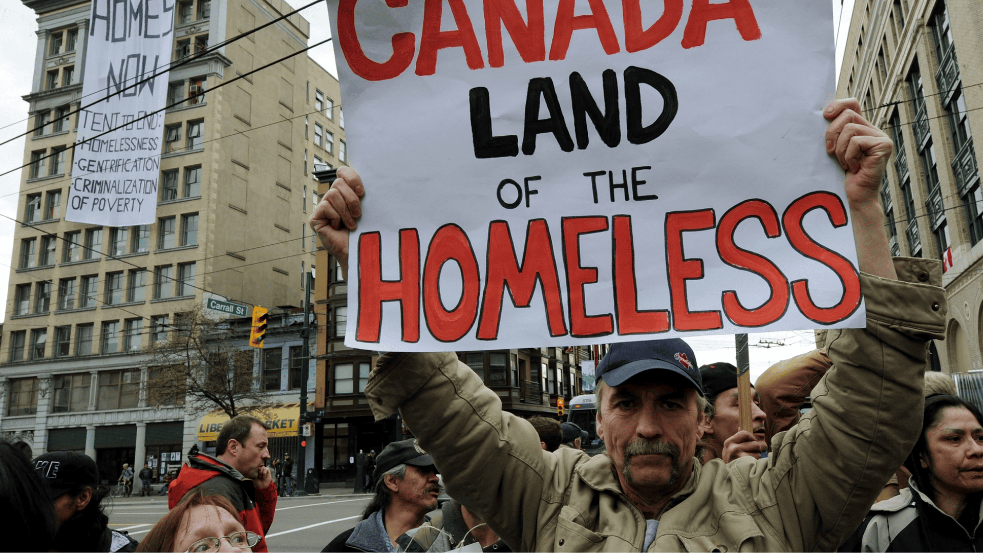 在加拿大，由於 2010 年溫哥華冬季奧運留下的衝擊，加上日益嚴重的住房危機，引發外界擔憂無家者可能再次面臨被驅逐的命運。