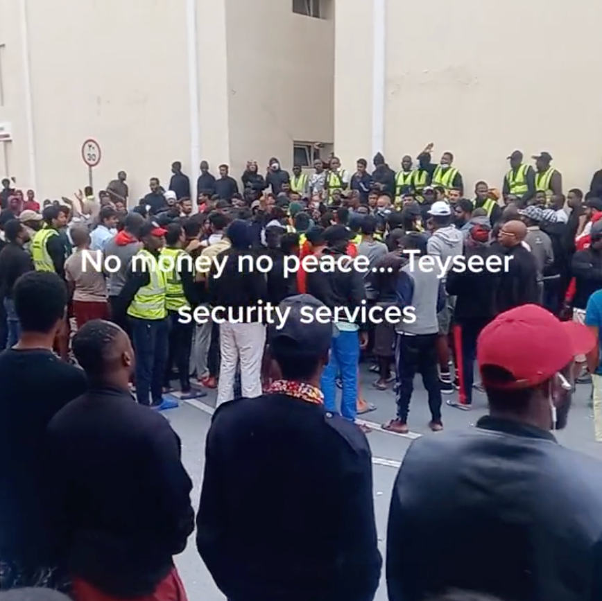 Teyseer雇用的勞工在卡達示威。這張圖片擷取自最初於2023年1月發布在社群媒體上的影片。© Private