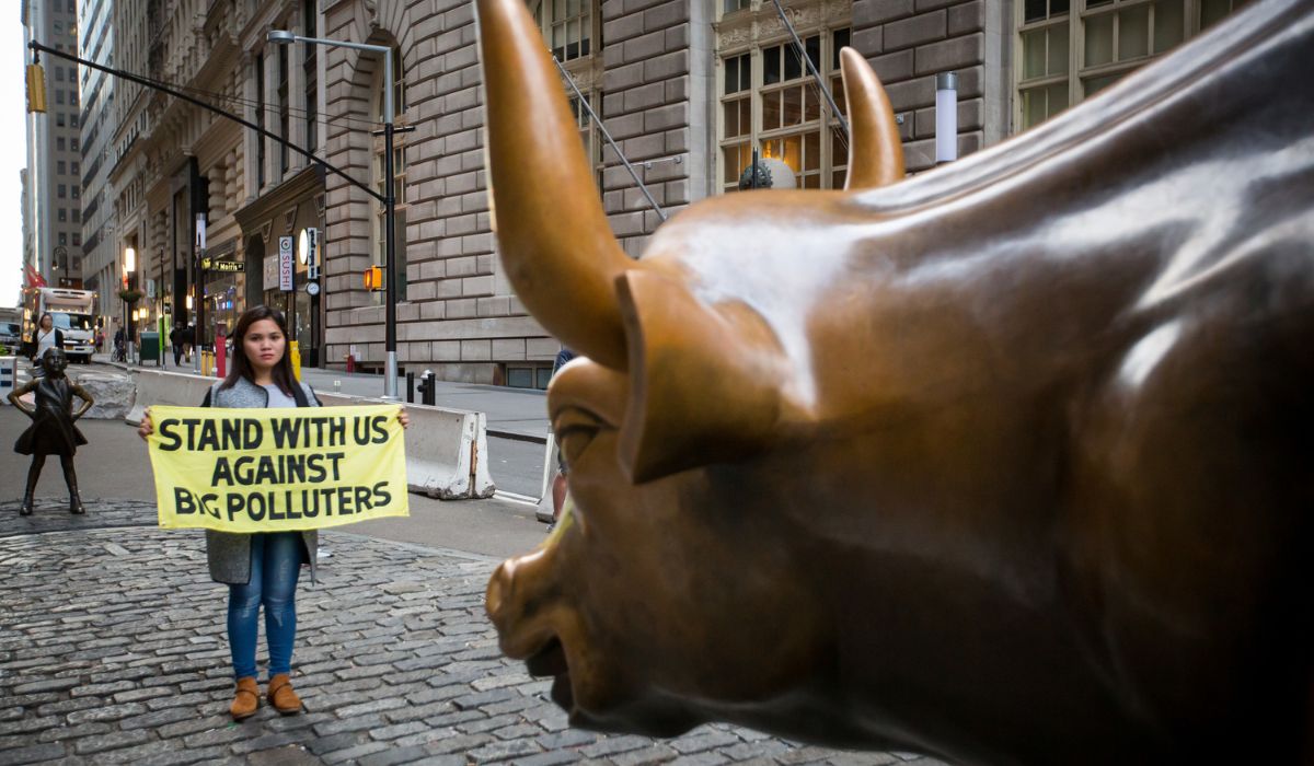 Standing Up to Big Oil and Gas on Wall Street in NY (no FR) © Michael Nagle_Greenpeace