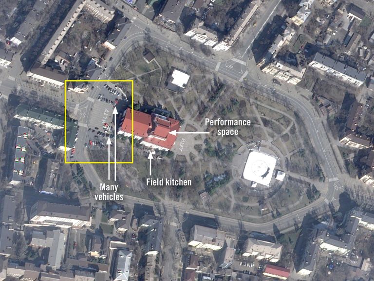 3月16日的衛星影像呈現出攻擊發生不久後劇院承受的損害。© 2022 CNES/AIRBUS