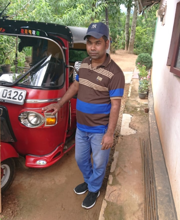 隨著斯里蘭卡陷入經濟危機，38歲的穆罕默德看到在卡達工作的機會，可以為家人提供更好的生活品質。© Private